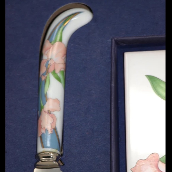 Vintage Ceramic Cheese board and knife, Iris Flower Design, in original box - Picture 3 of 4
